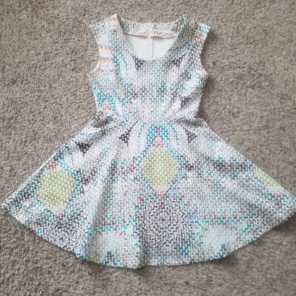 Chelsea & Violet Chic Printed Dress - Picture 3 of 8